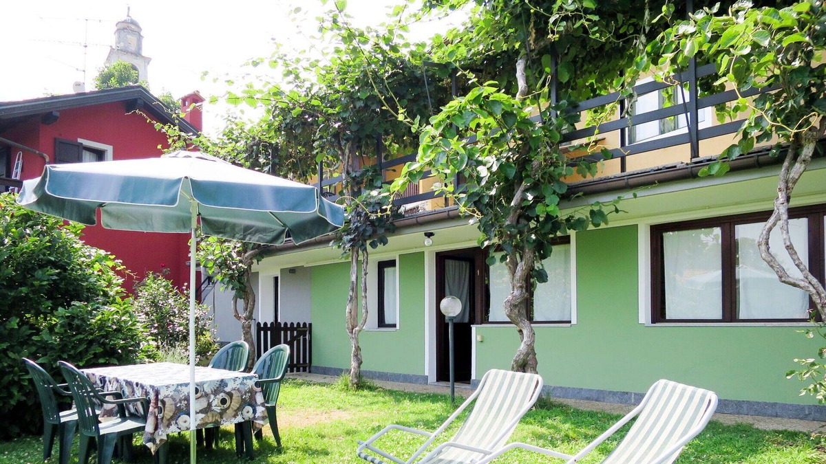 Trarego Viggiona House | Lovely apartment in villa for 4 guests with WIFI, TV and patio
