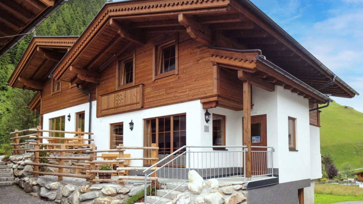 Juns House | Lovely apartment in villa for 9 guests with WIFI, TV and terrace