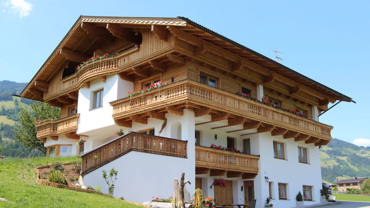 Kapfing Villa | Lovely apartment in villa for 7 people with WIFI, TV, terrace, pets allowed and panoramic view