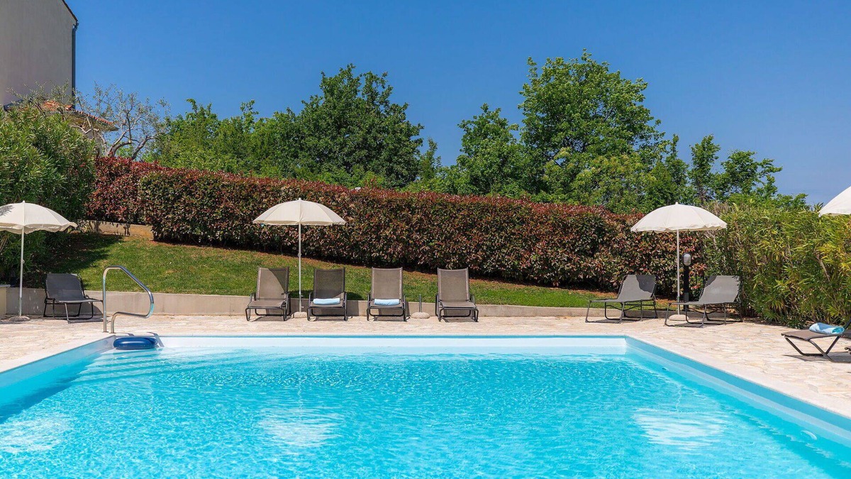 Baredine House | Lovely apartment in villa for 6 guests with WIFI, pool, A/C, TV, terrace, panoramic view and par.