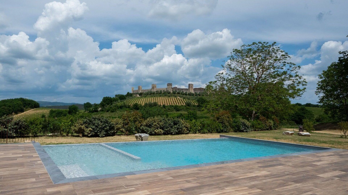 Monteriggioni Apartment | Lovely apartment for 4 people with pool, WIFI, A/C, TV and pets allowed, close to Siena