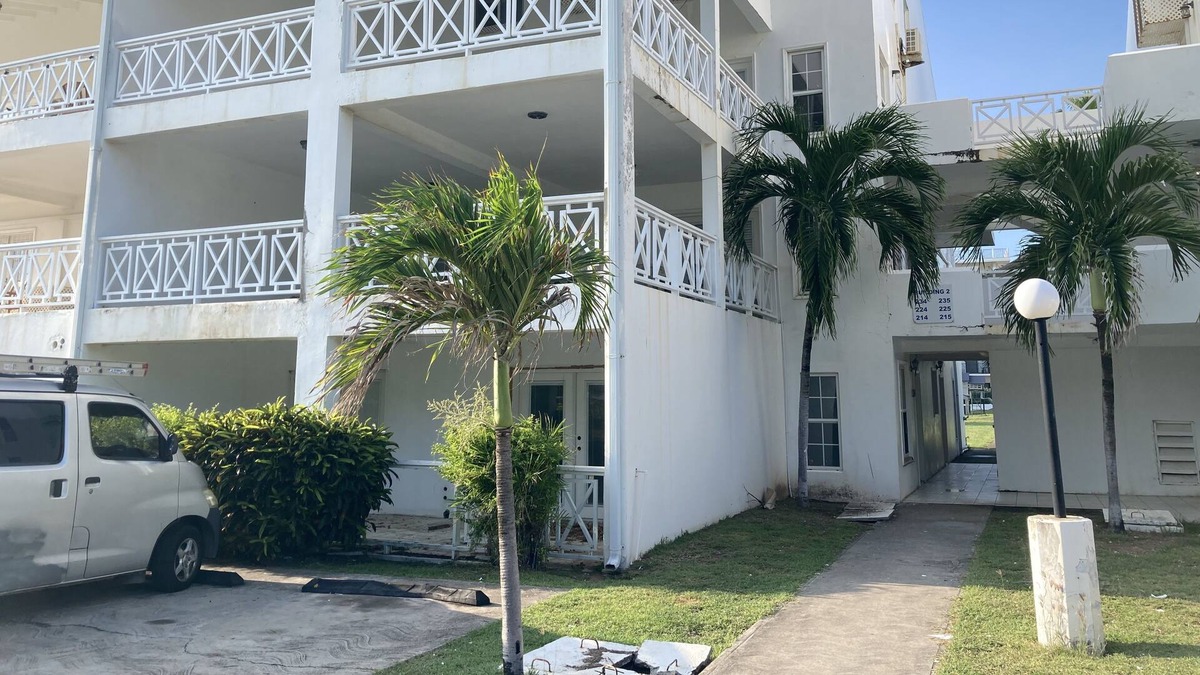 Frigate Bay Apartment | Lovely apartment with a big covered terrace