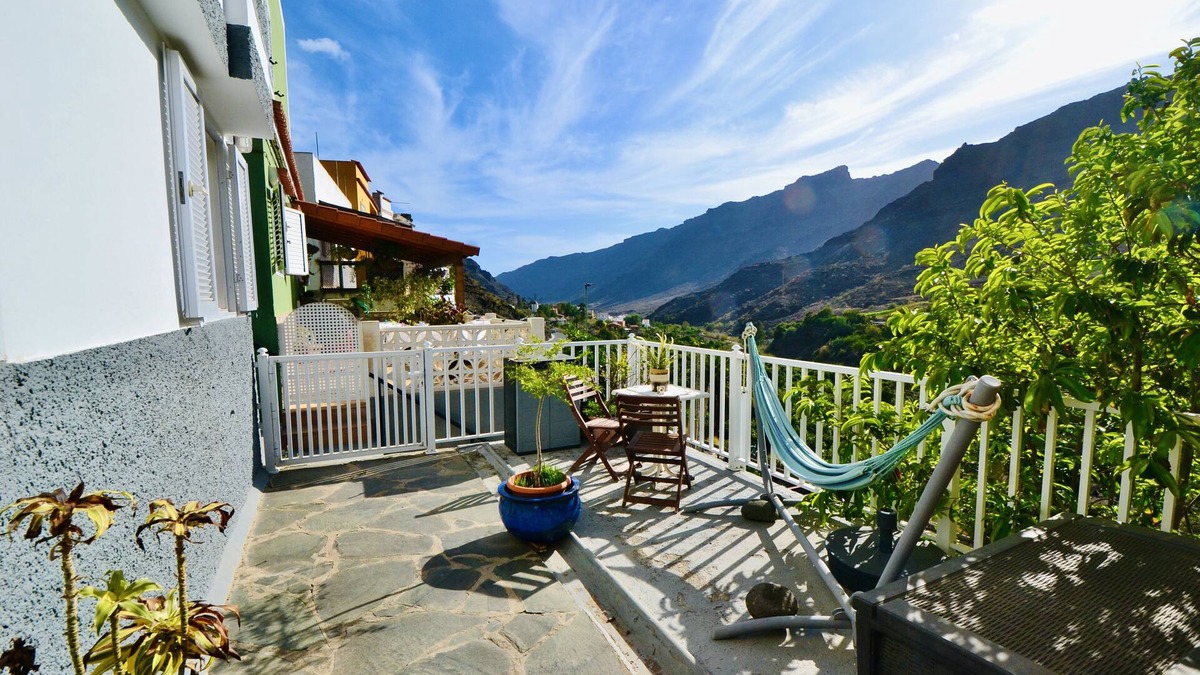 Mogan Apartment | Lovely apartment with enormous outside area in Mogan