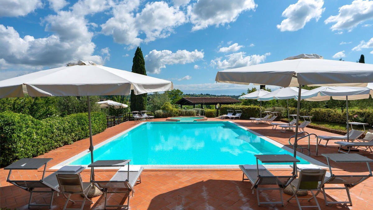 Sughera Apartment | Lovely apartment with WIFI, A/C, pool, TV, veranda, panoramic view, parking, close to San Gimignano