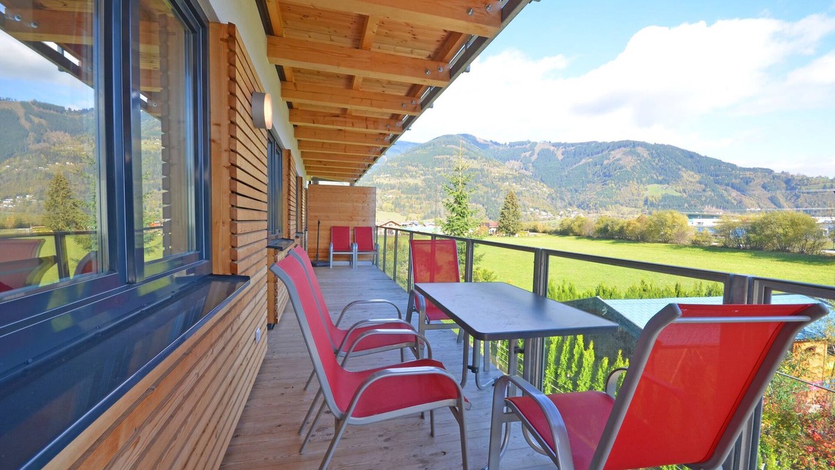 Kaprun Apartment | Lovely apartment with wraparound balcony in perfect location