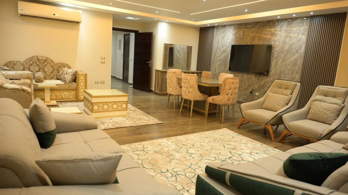 Al Duqqi Apartment | Lovely apt 3 BR in Ad Doqi