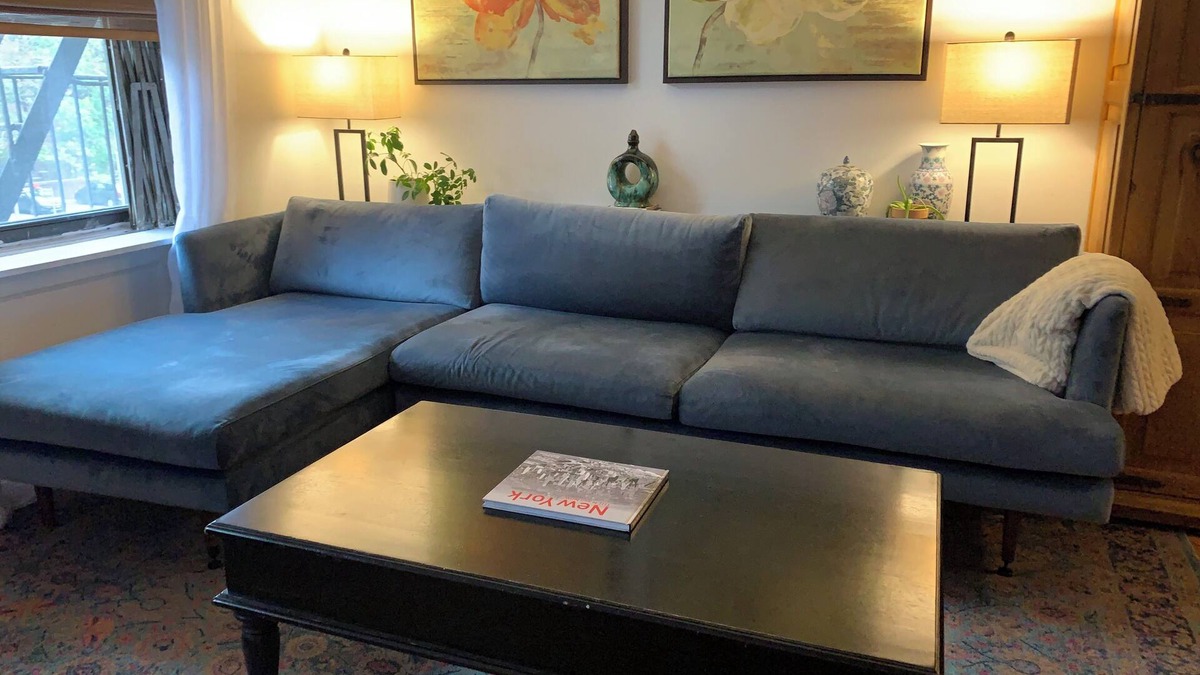 Ukrainian Village Apartment | Lovely Apt with Queen Beds, Fireplace, Close to Subway, Sleeps 4