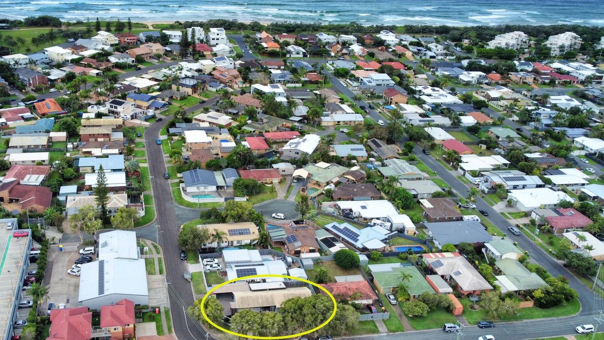 Buddina House | Lovely Beach House -Amazing Location, Pets - ZB9