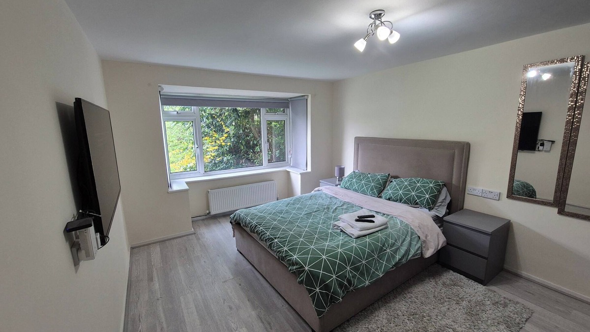 Borehamwood Apartment | Lovely & Beautiful 2 Bed-Apartment in Borehamwood
