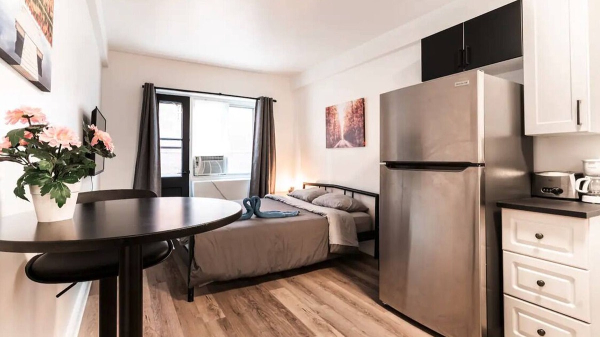La Petite-Patrie Apartment | Lovely Brand New Studio W/ac & Balcony