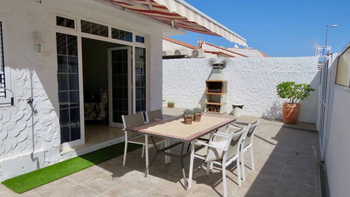 Playa del Ingles House | Lovely bungalow with 2 bedrooms, spacious terrace and bbq