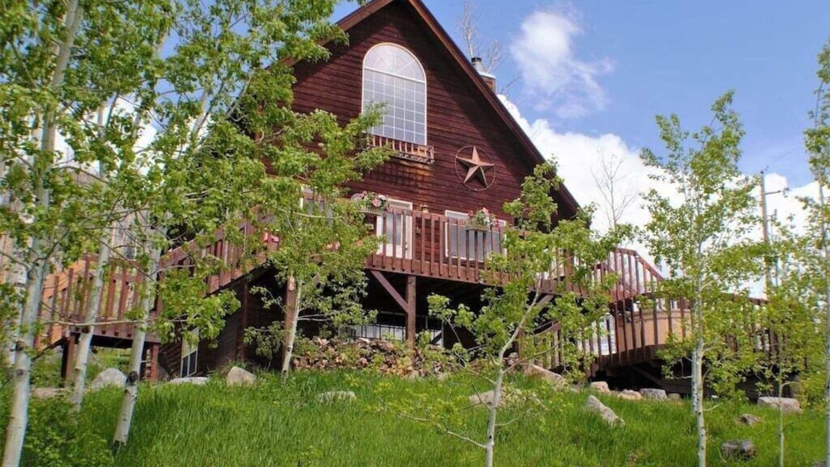 Purgatory Cabin | Lovely Cabin Between Downtown and Ski Resort, Hot Tub, Great Views, Dog Friendly