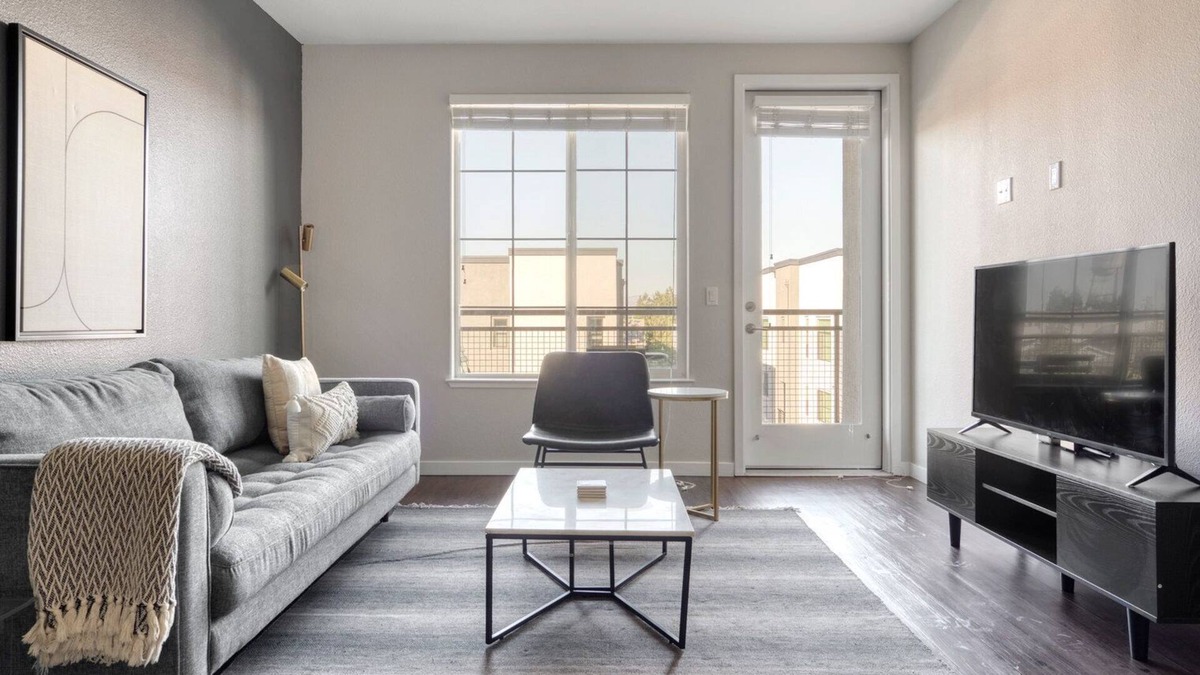Downtown Apartment | Lovely Campbell 1BR w/ Pool, Gym & W/D, nr Netflix, by Blueground