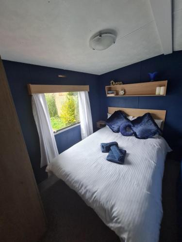 Leysdown-on-Sea Apartment | Lovely caravan at Harts Holiday Park Leysdown-on-Sea