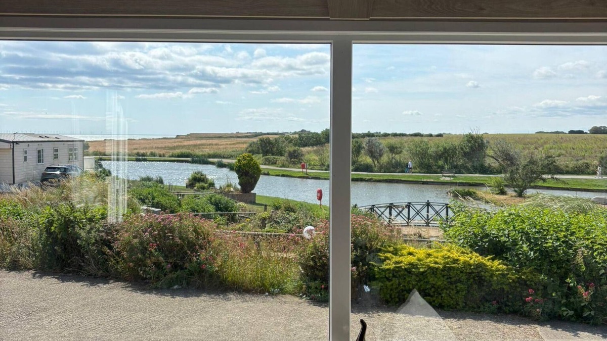 Winestead House | Lovely caravan with full lake views and decking in Yorkshire, ref 71010Q