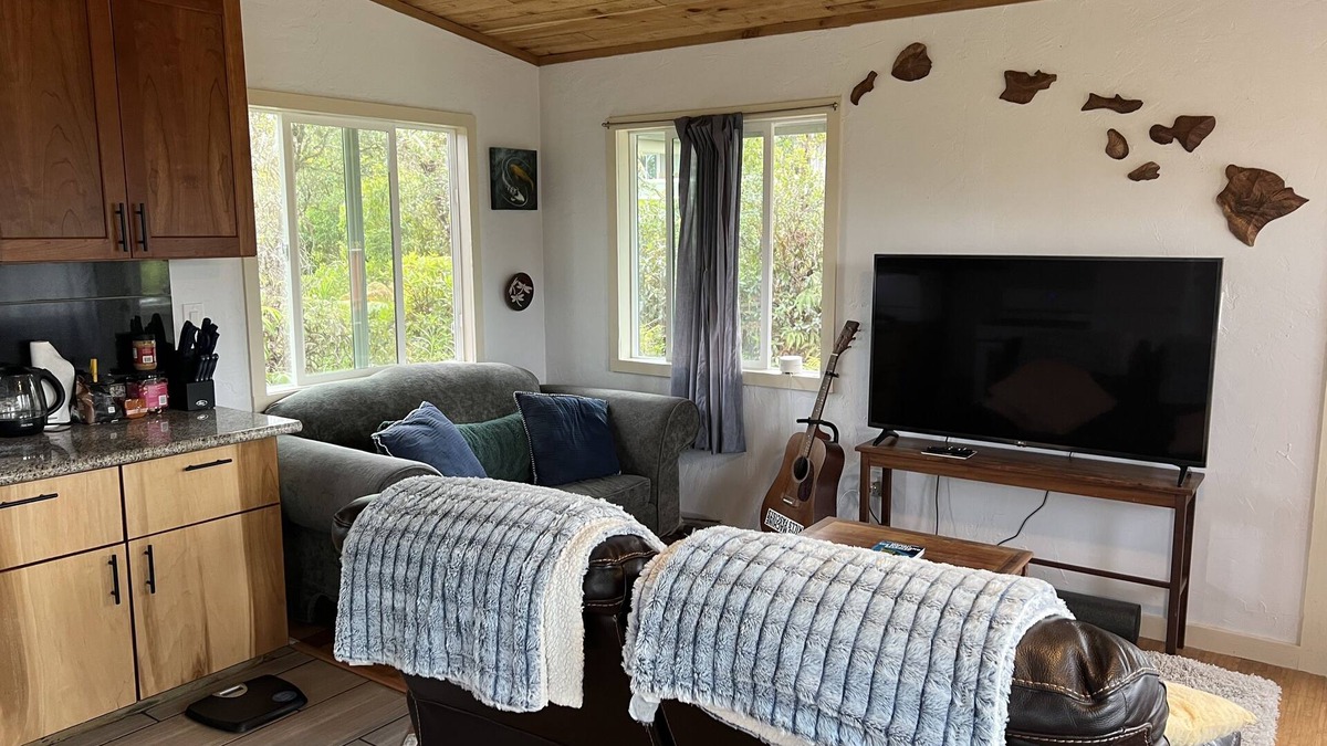 Mountain View Cabin | Lovely Centrally-Located Cabin with fast Wi-Fi. Perfect for E.Hawaii Exploration