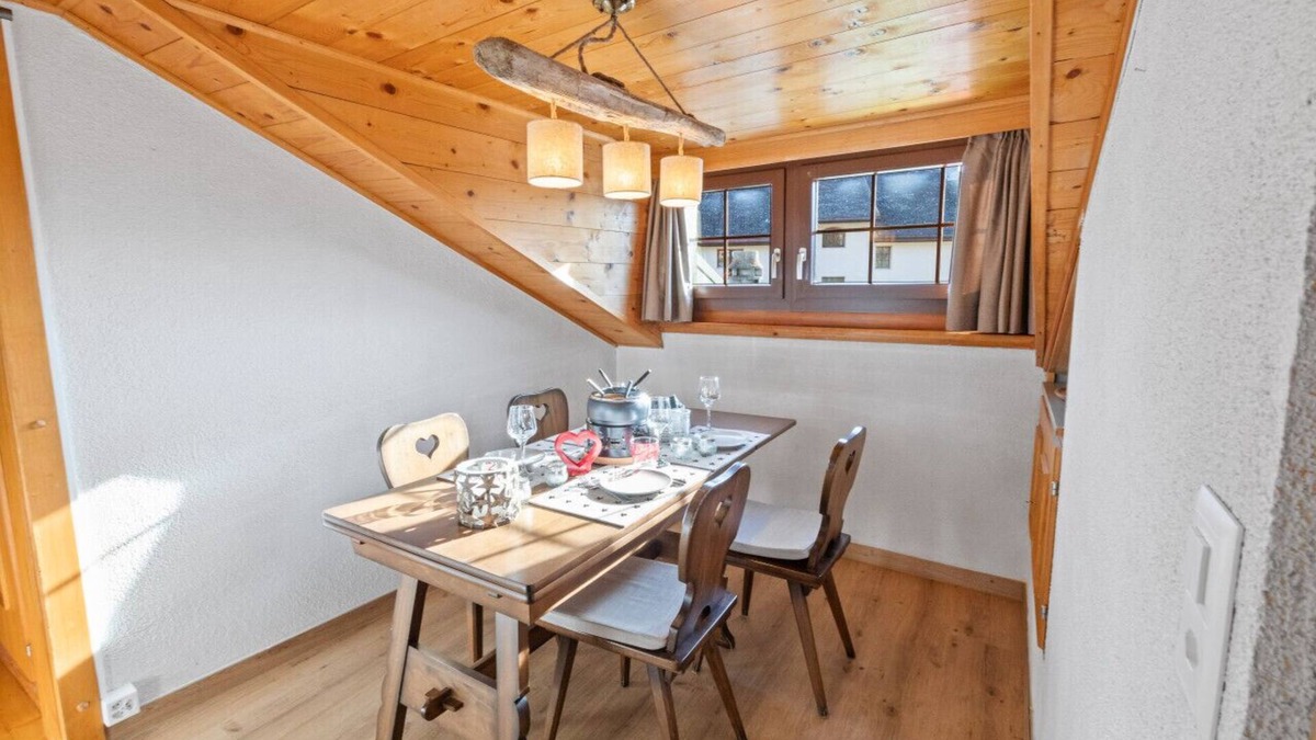Montana Apartment | Lovely chalet-style apartment in Montana Village