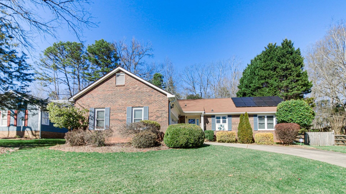 Charlotte House | Lovely Charlotte Home w/Yard: 9 Mi to Uptown!