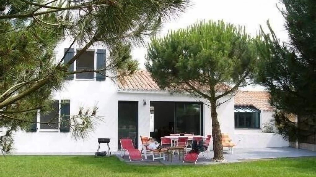 Noirmoutier-en-l'Ile House | Lovely, comfortable house built in 2010, 200m from the beach, 8 bikes and free wifi.