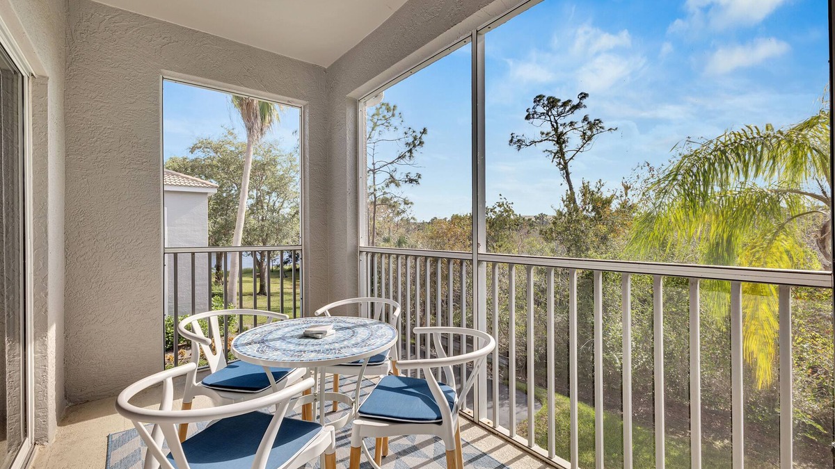 Hidden Lakes Condo | Lovely, Completely Renovated 5 Star Two Bedroom Condo Close to the Beach