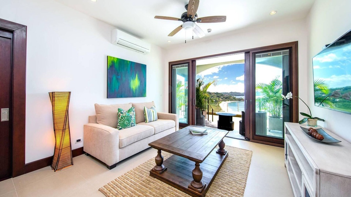 Playa Flamingo Condo | Lovely Condo Infinity Pool & Breakfast