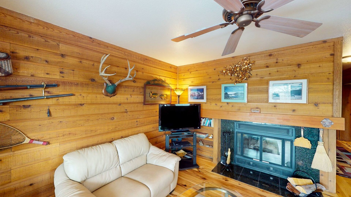 Elkhorn Village Condo | Lovely condo with pool, fireplace, hot tub, tennis, skiing, sauna & W/D