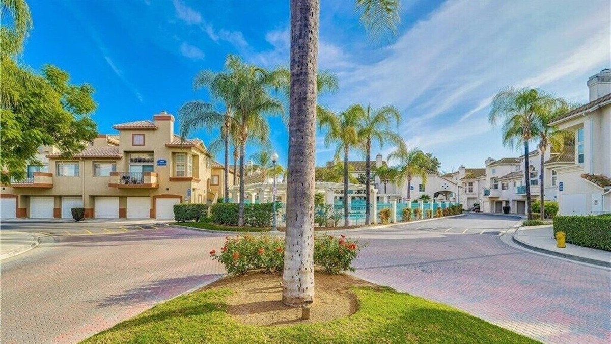 Corona Condo | Lovely Condominium in the Hills