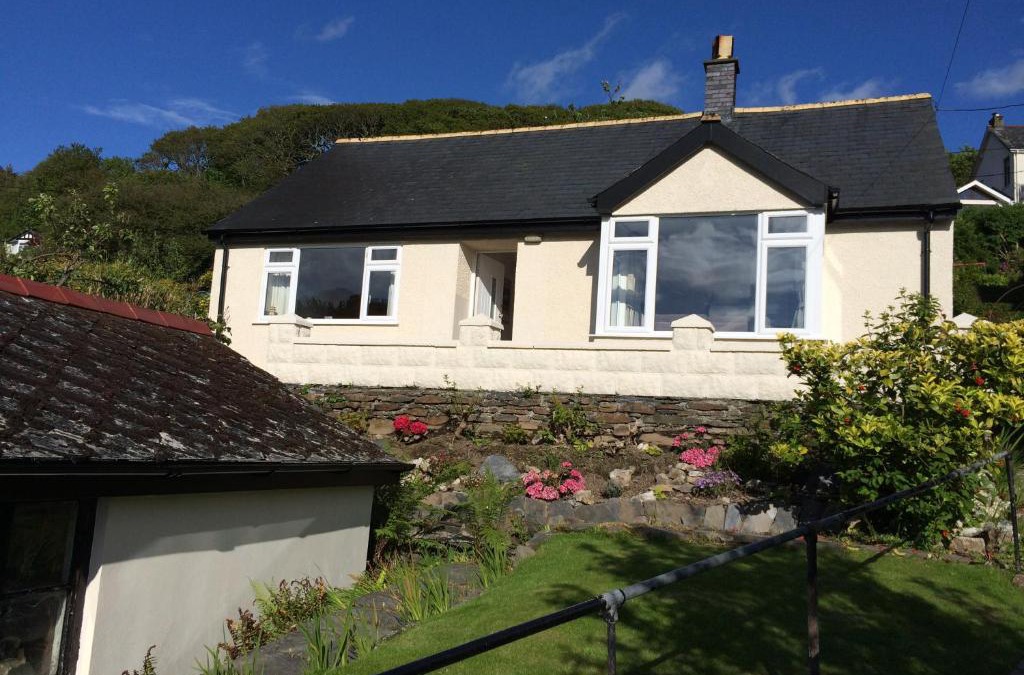Fairbourne House | Lovely cottage in Snowdonia, private hot tub, by mountains & award winning beach