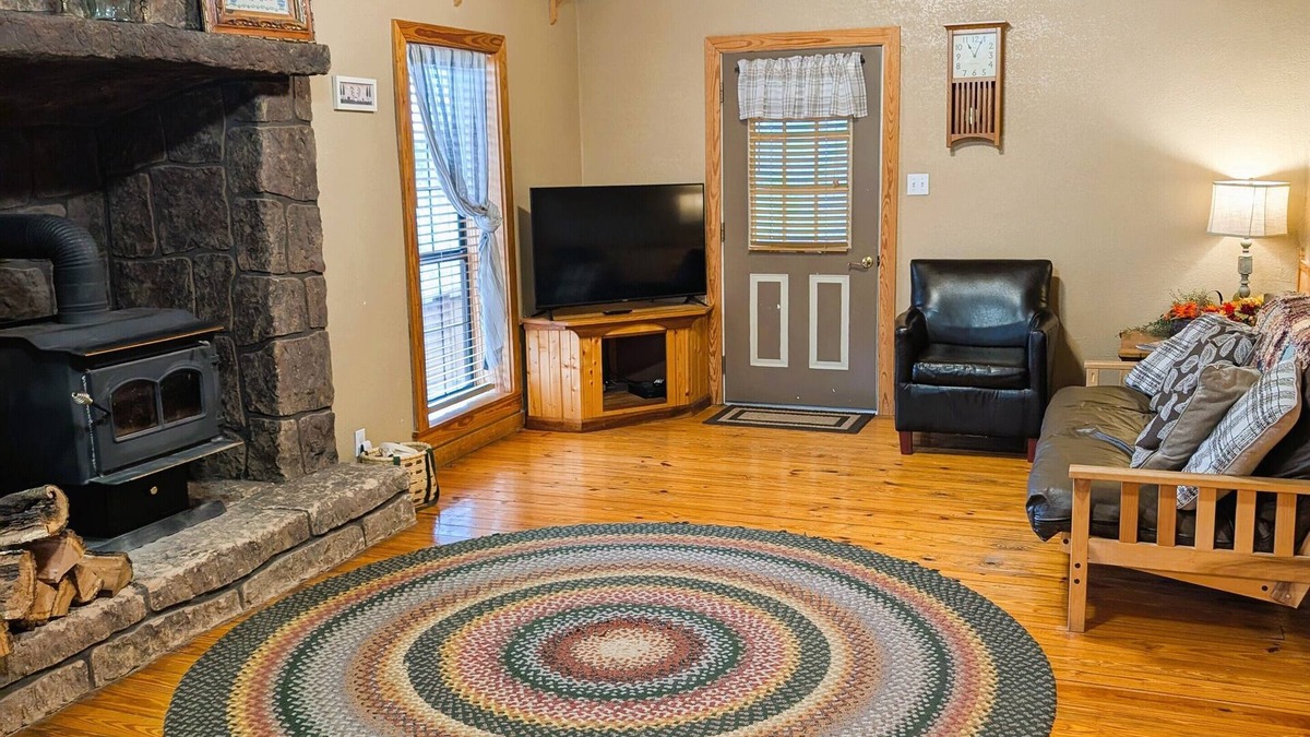 Bruno Cottage | Lovely Cottage nestled in Northern Arkansas's scenic Ozark Mountains