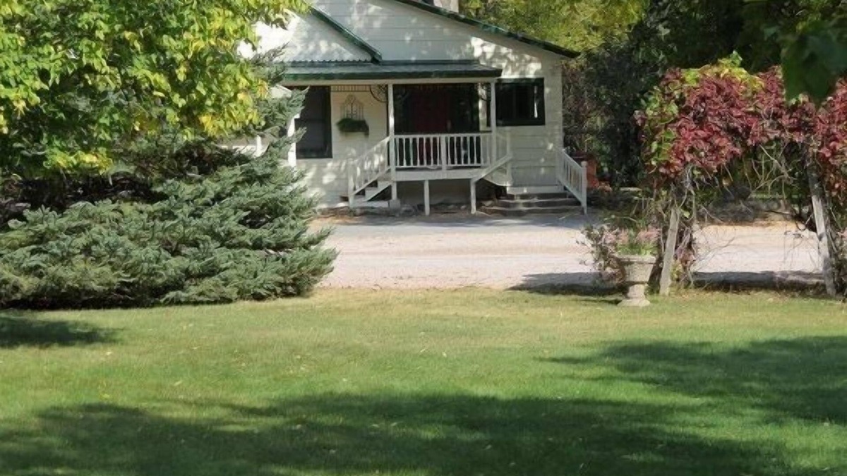 Rapid City House | Lovely country home on historic eight acre estate in the black hills