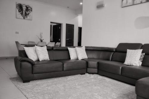 Mwananyamala Apartment | Lovely & cozy 3 bedroom with pool