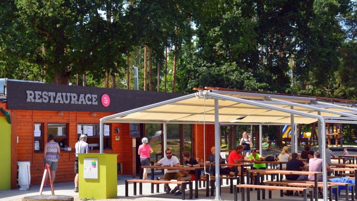 Hradec Kralove House | Lovely apartment in villa for 12 people with WIFI, TV, patio and pets allowed