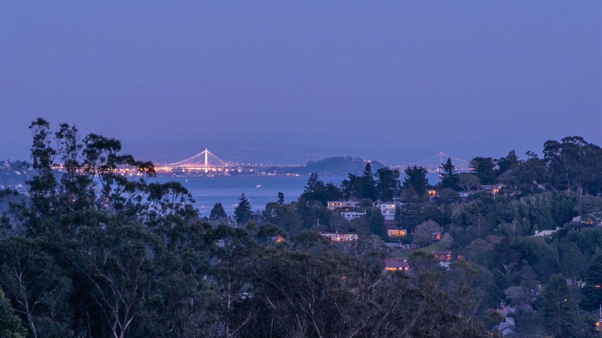Mill Valley House | Lovely detached studio with mtn view, walking distance to town and hiking trails