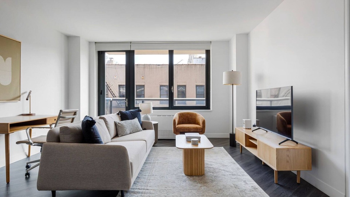 East Village Apartment | Lovely East Village 1BR w/Balcony, Doorman & W/D, nr bars, by Blueground