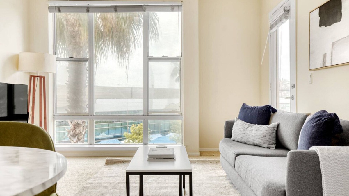 Del Aire Apartment | Lovely El Segundo 1BR w/ Den, Pool & Lounge, near LAX, by Blueground