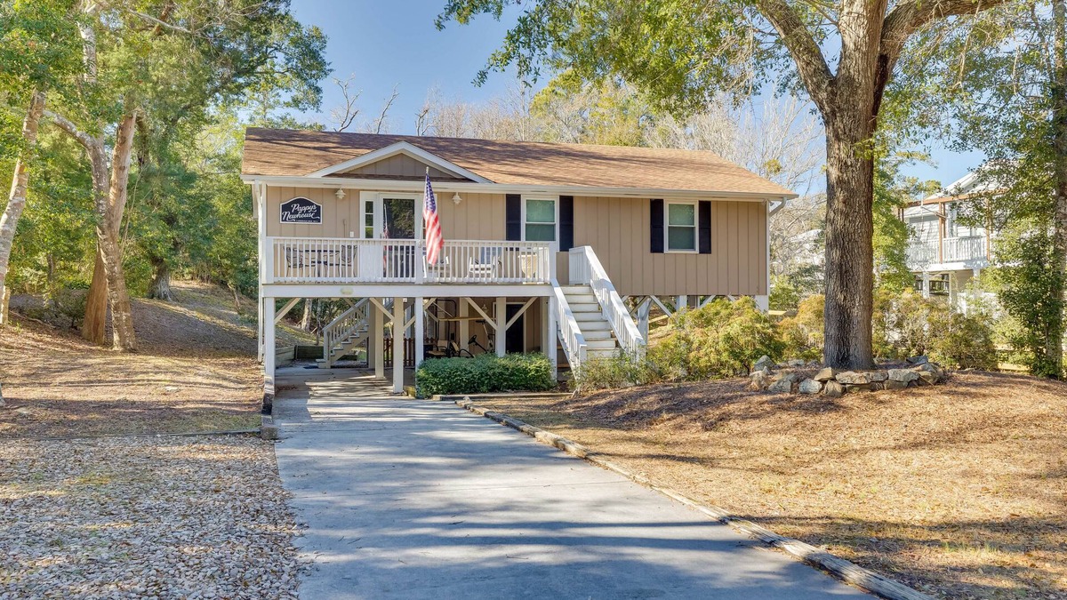 Emerald Isle House | Lovely Emerald Isle Home, Walk to Beach!