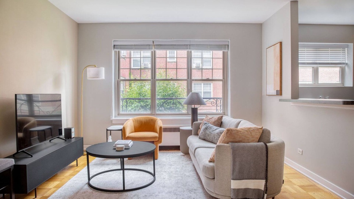 Evanston Apartment | Lovely Evanston 2BR w/Courtyard, nr Northwestern & Beach, by Blueground