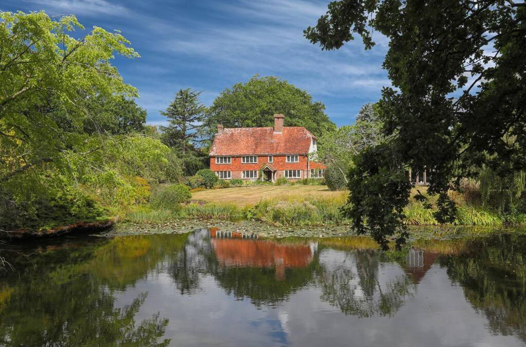 Five Oak Green House | Lovely Farmhouse with Stunning Gardens
