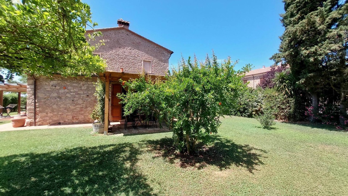 Rosignano Marittimo Apartment | Lovely flat with private covered terrace,large pool and shared garden,Wi-Fi.