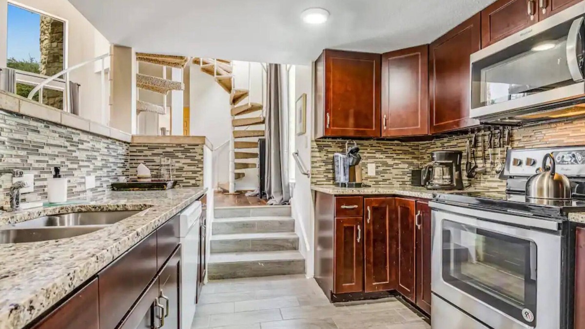 The Hills House | Lovely Gated Community on the Golf Course/w Pooln