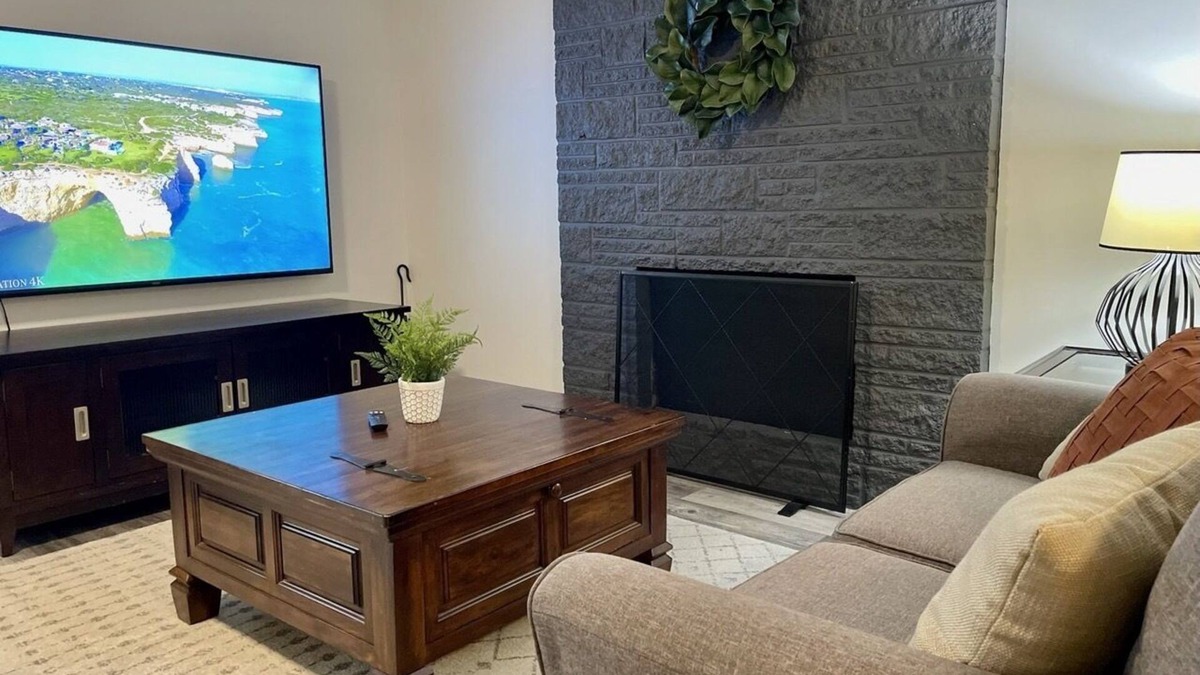 Bull Mountain House | Lovely Grand 5BR 2.5 Home with Double Everything!
