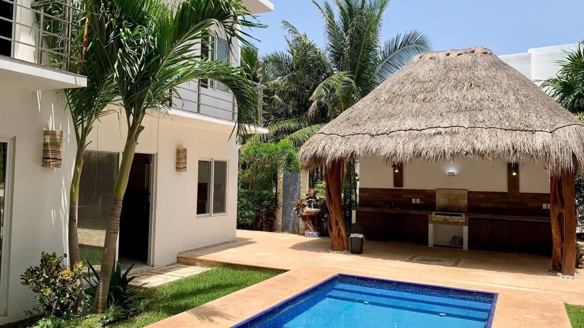 Isla Mujeres Condo | Lovely ground floor condo with pool and roof in Punta Sur