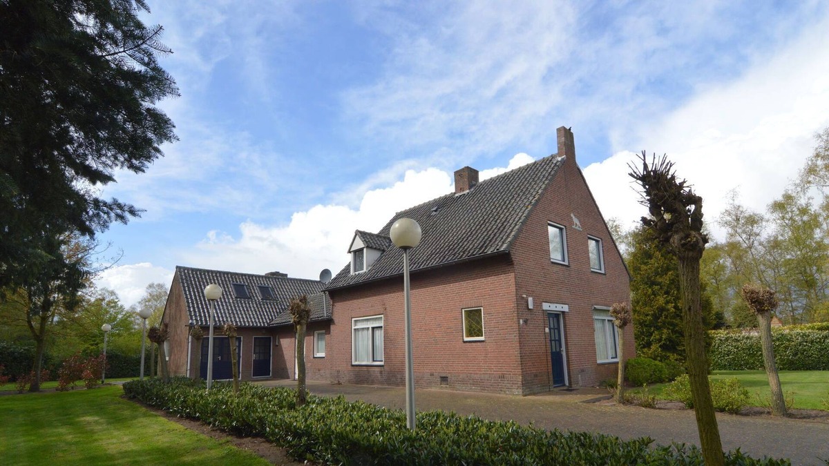 Municipality of Valkenswaard Villa | Lovely group home with lots of privacy, ideal for families and friends!