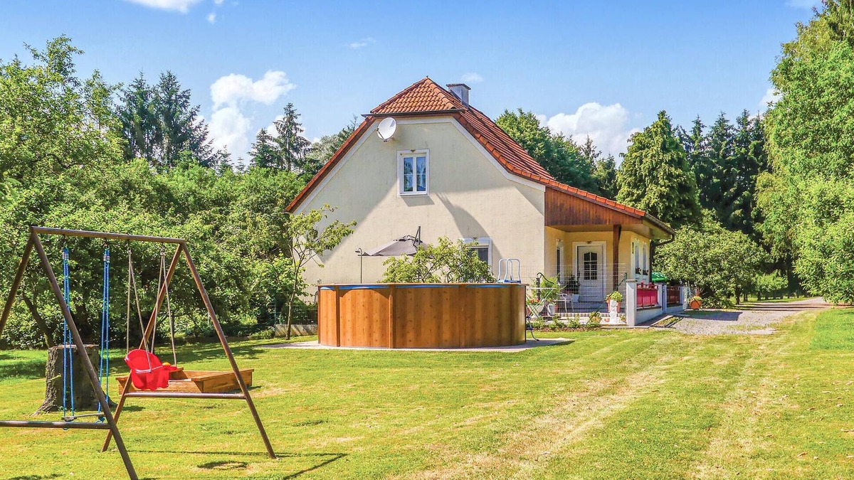 Loipersdorf-Kitzladen House | Lovely home in Loipersdorf-Kitzladen