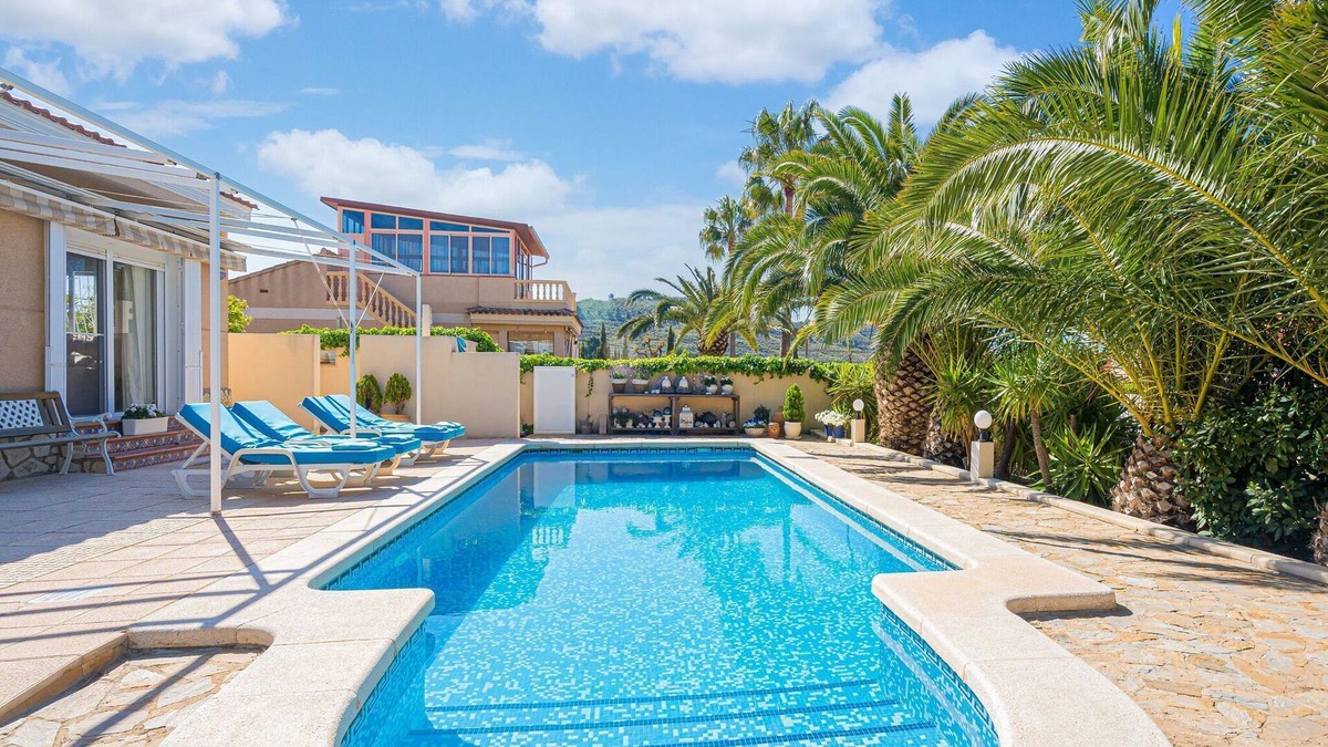 Hoya de los Patos House | Lovely Holiday Home in Alicante with Private Swimming Pool