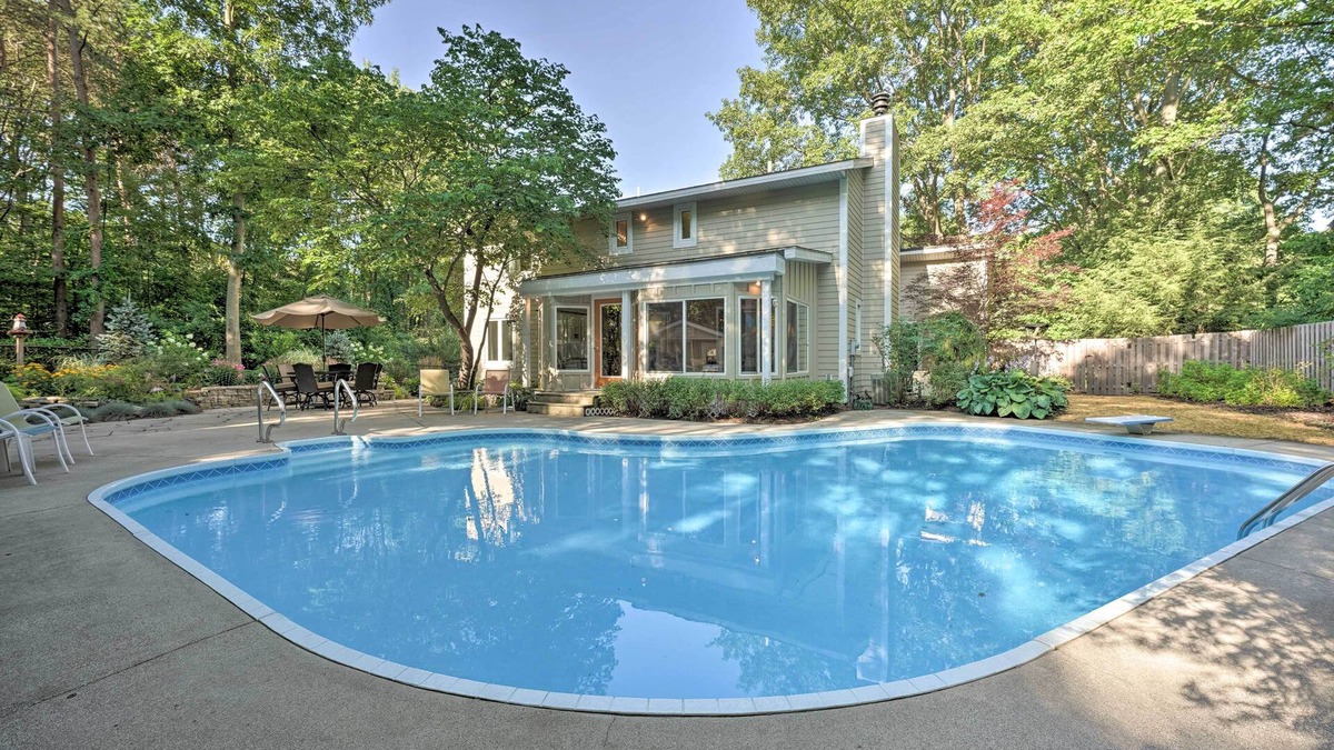 Holland House | Lovely Holland Home w/1 Mile to Lake Michigan!