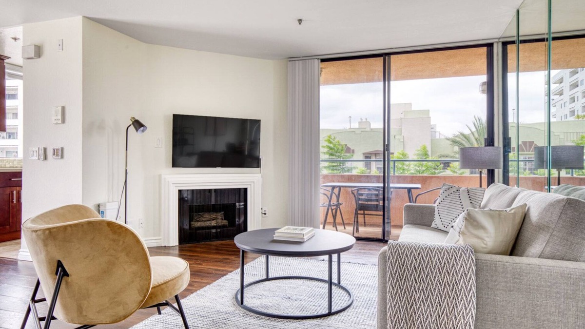 Hollywood Hills West Apartment | Lovely Hollywood 1BR w/Pool, walk to metro, restaurants, by Blueground
