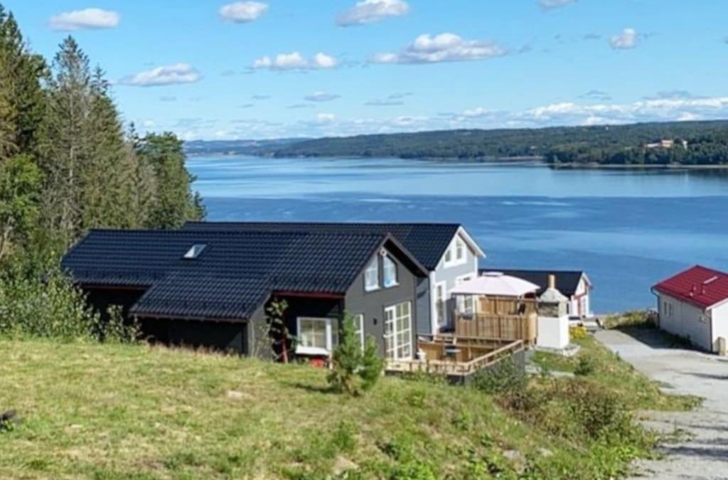 Skiptvet Municipality House | Lovely home by Glomma river!