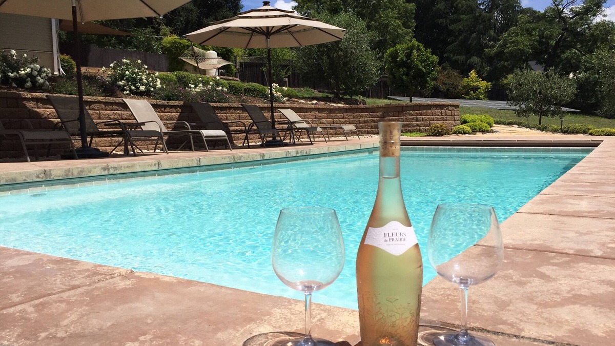Sonoma House | Lovely Home & Cottage with Pool, Bocce and Game Room Near Sonoma Square