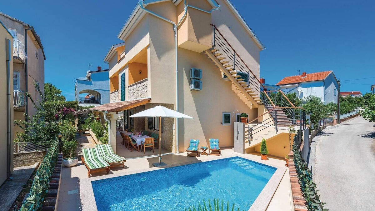 Brodarica House | Lovely home in Brodarica with WiFi